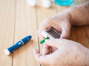 The role of diabetes and cholesterol on oral inflammation