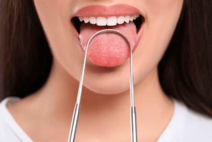 Does tongue scraping improve oral hygiene?
