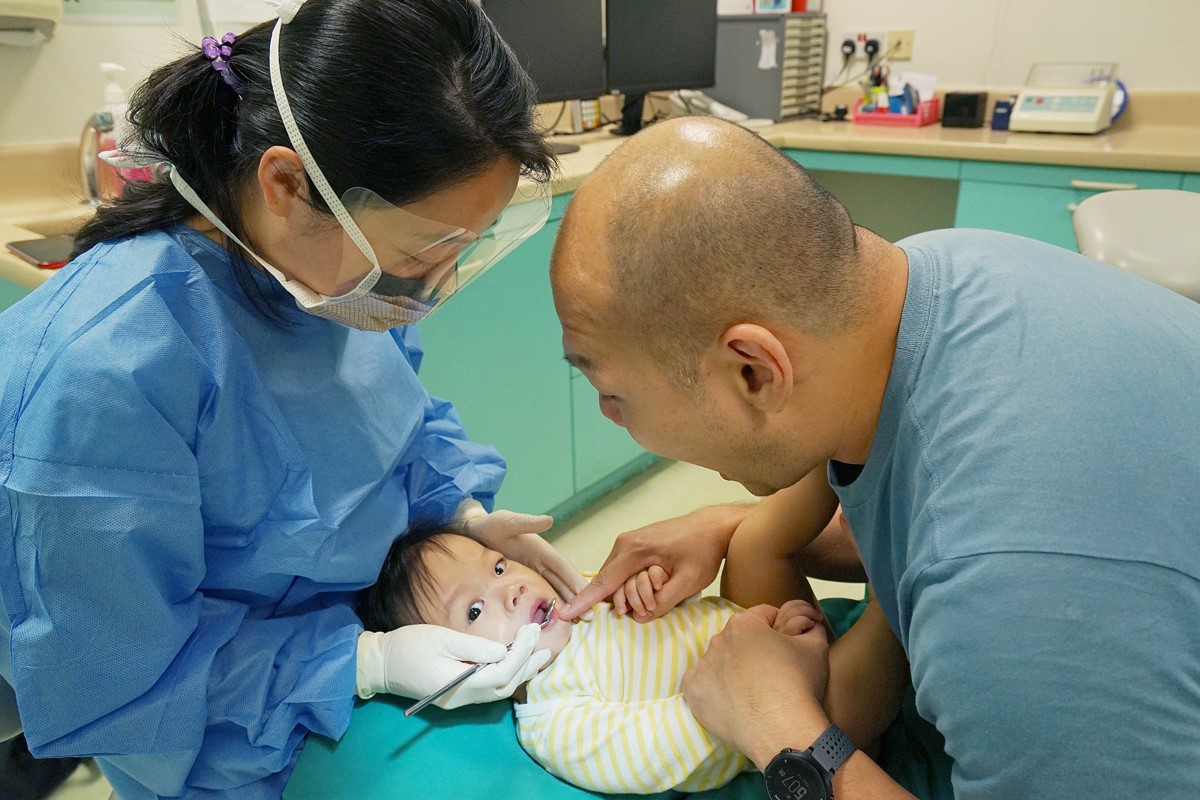 Examination of a 1-year-old child using the knee-to-knee position